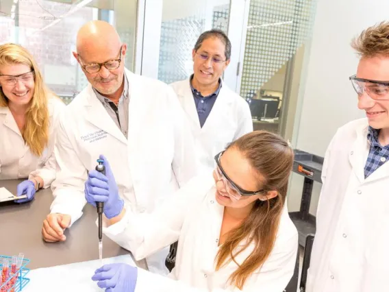 BIO5 researchers working in a lab