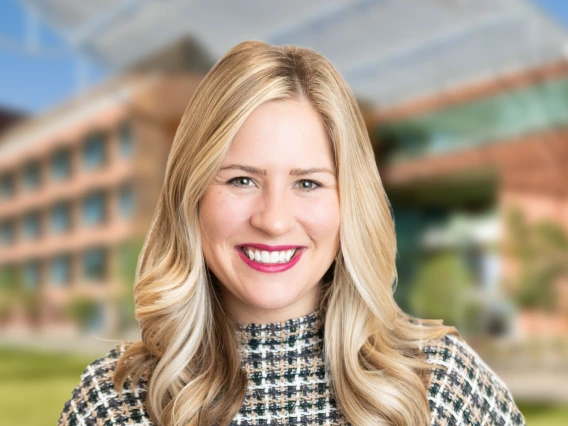 a headshot of Amanda Wiggins