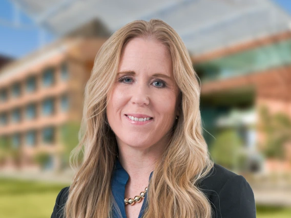 a headshot of Kristen Swingle