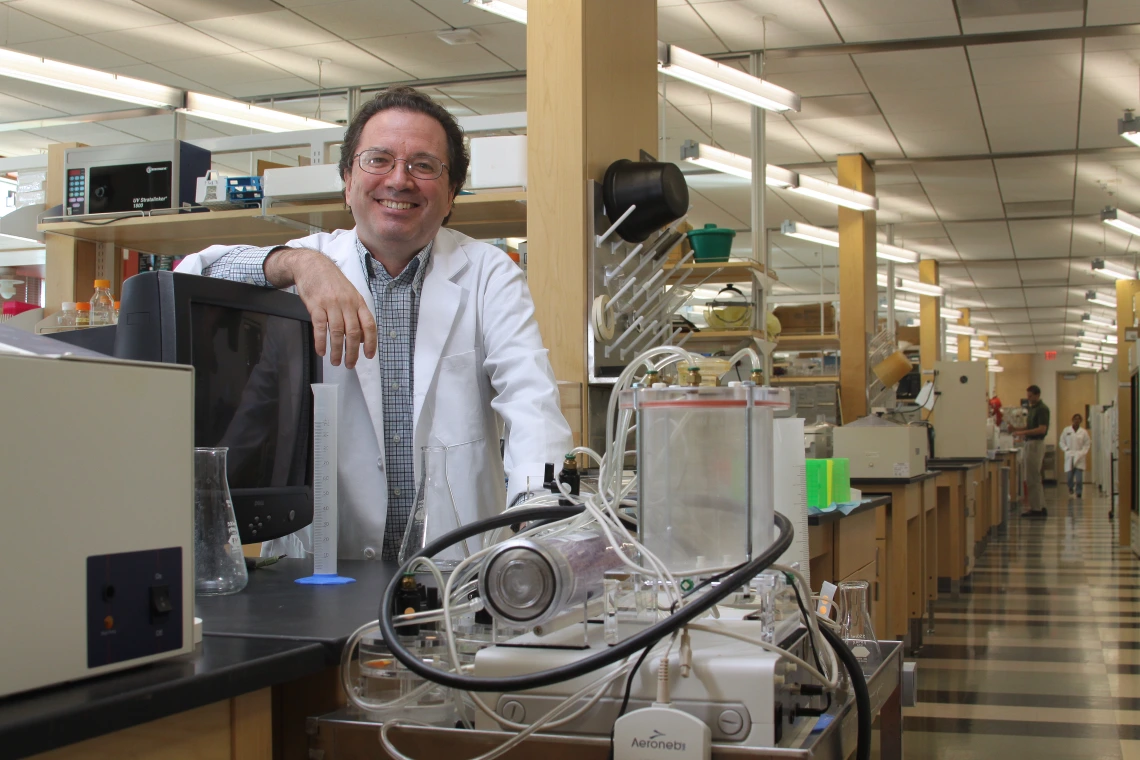 Fernando Martinez posing in a research lab