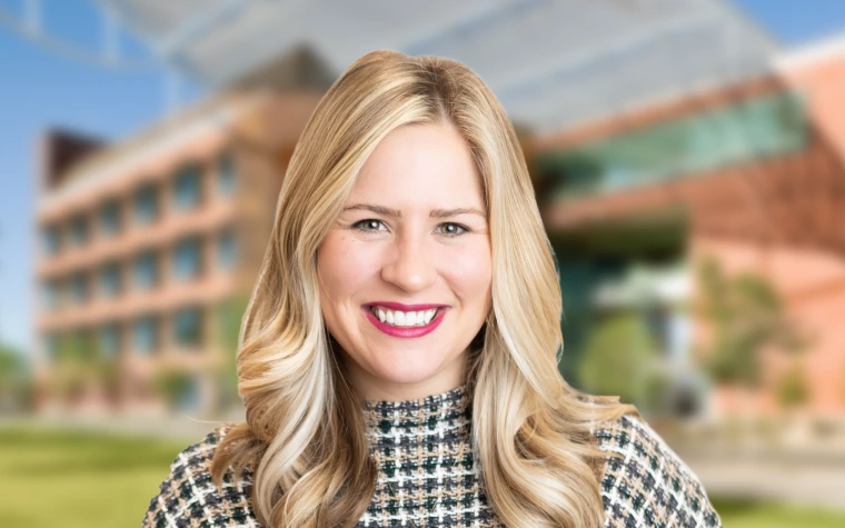 a headshot of Amanda Wiggins