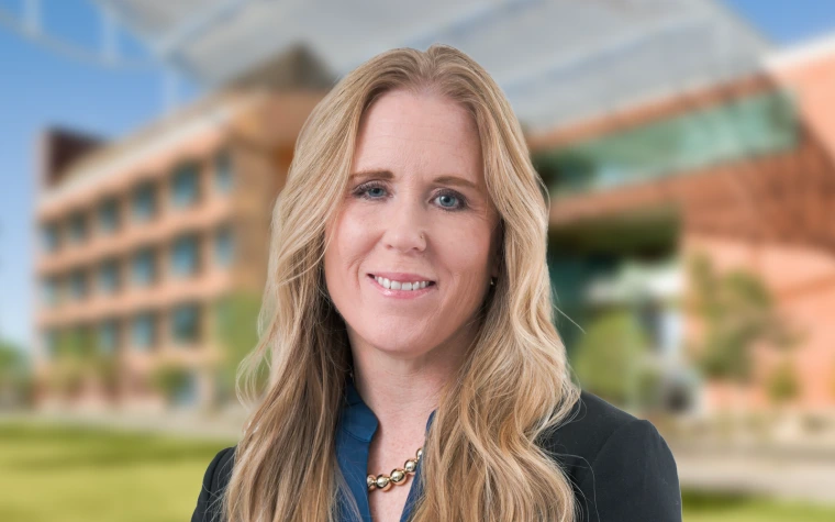 a headshot of Kristen Swingle