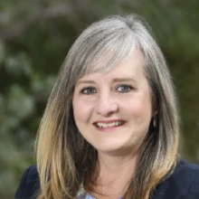 Julie Ledford Headshot